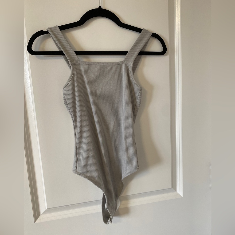 ❌SOLD❌American Eagle square neck ribbed grey bodysuit